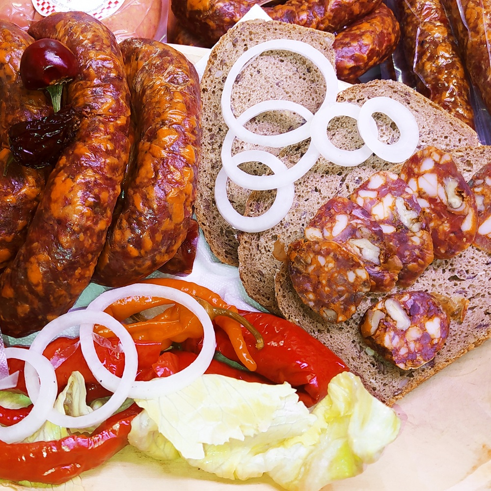 Klobása "čabajka" s vlašskými ořechy